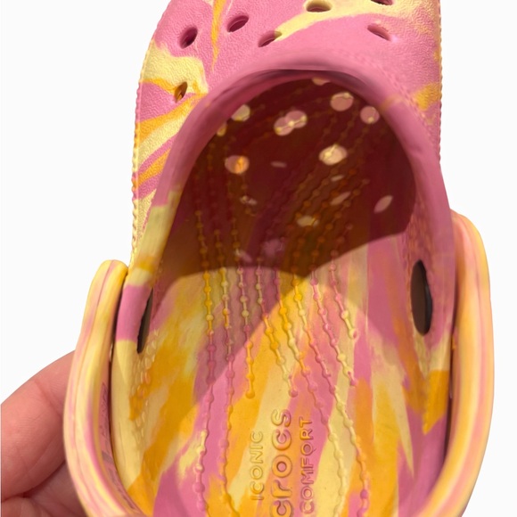 Crocs Kids Tie Dye Clogs Pink Yellow Orange Size C9 - Picture 3 of 4